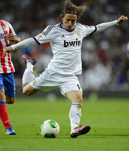 国足主场0-2落后澳大利亚，王大雷失误致失球